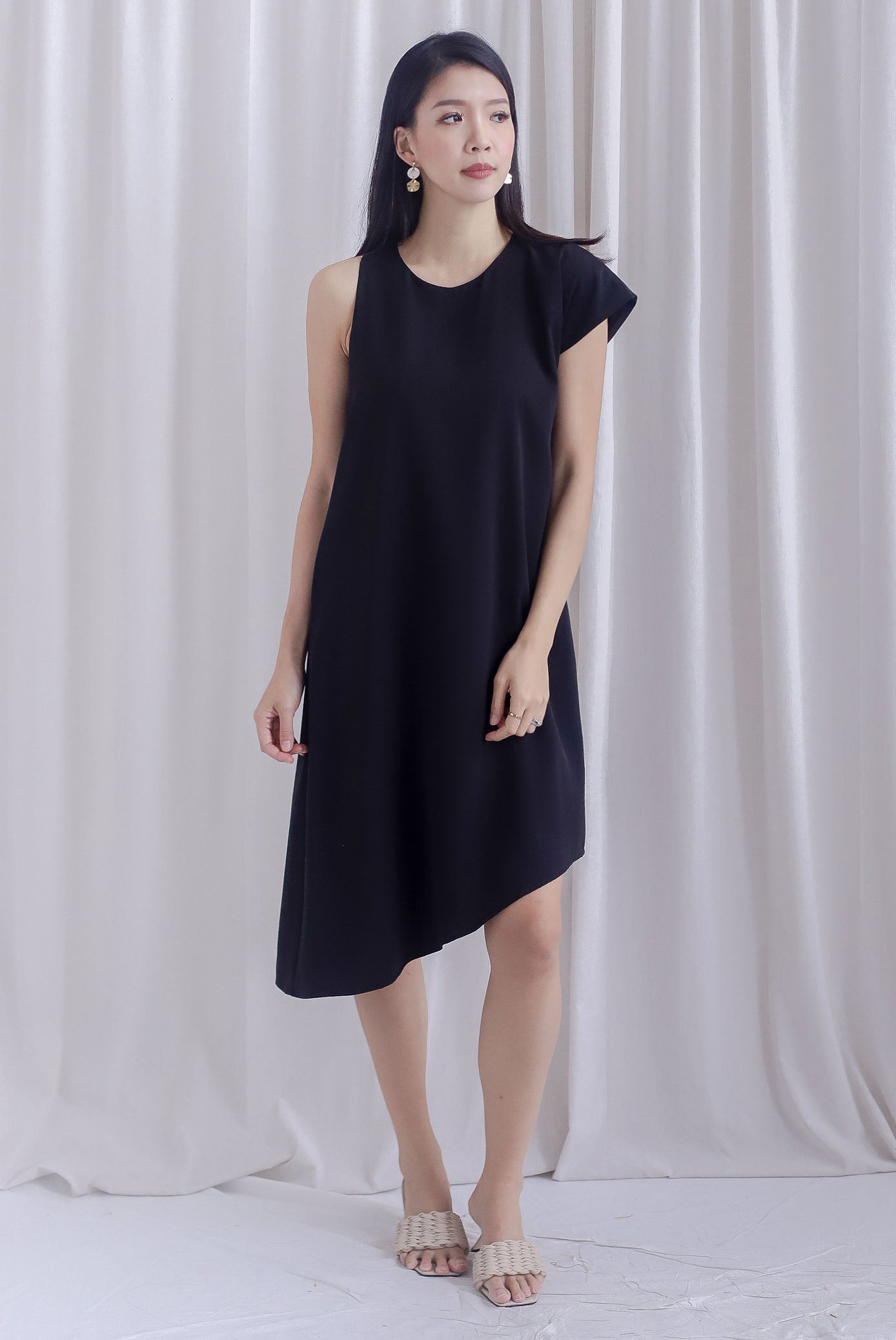 Feya Asymmetrical Dress In Black