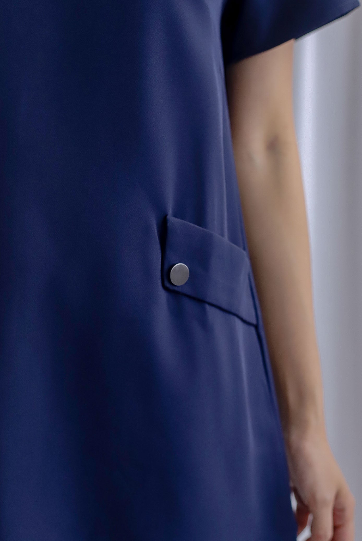 Glynn Sleeved Button Pockets Dress In Navy Blue