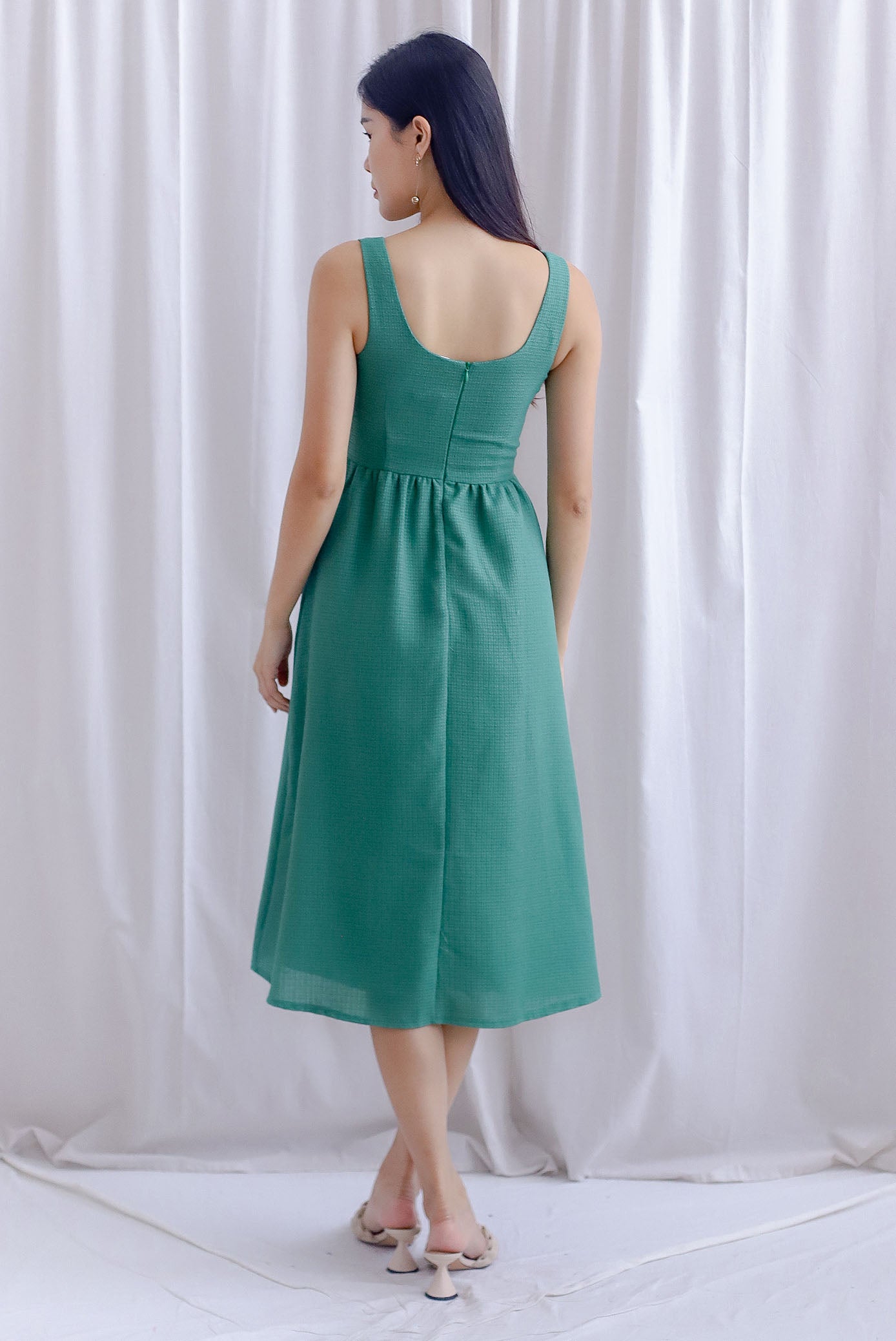 Graciela Tweed Scoop Neckline Midi Dress In Moss Green - Size XS Graciela Tweed Scoop Neckline Midi Dress In Moss Green - Size XS