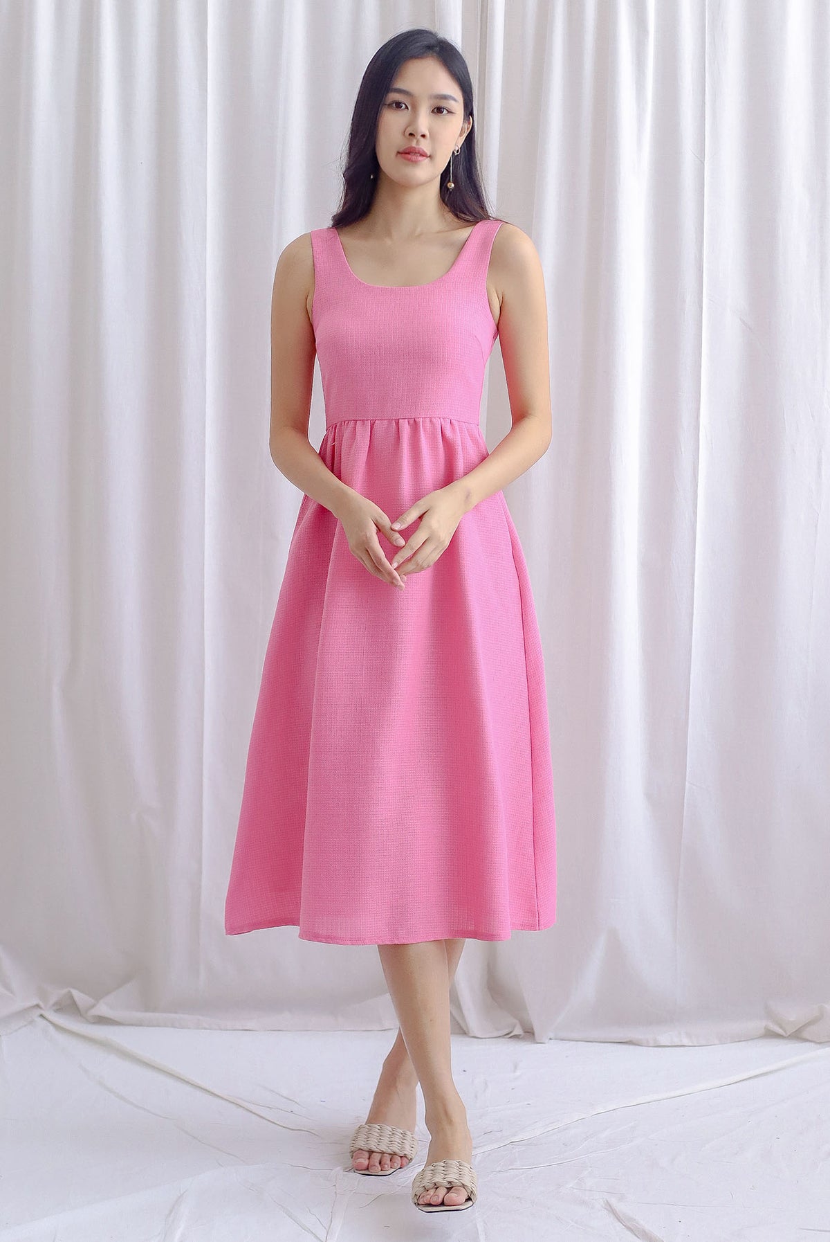 Graciela Tweed Scoop Neckline Midi Dress In Pink