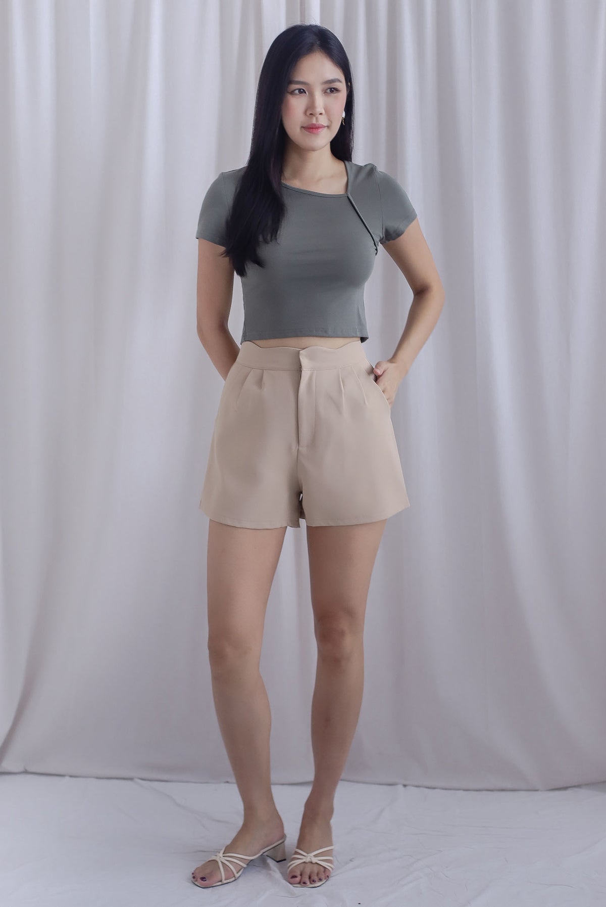 Greta Wave Waist Shorts In Khaki