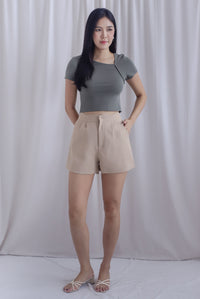 Greta Wave Waist Shorts In Khaki