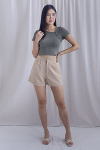 Greta Wave Waist Shorts In Khaki