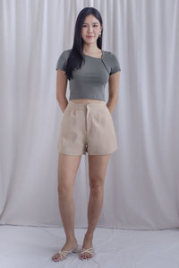 Greta Wave Waist Shorts In Khaki