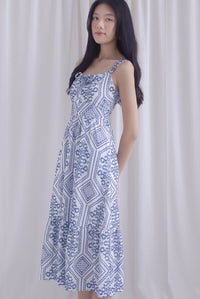 Gwen Empire Tie Front Embro Maxi Dress In White/Blue