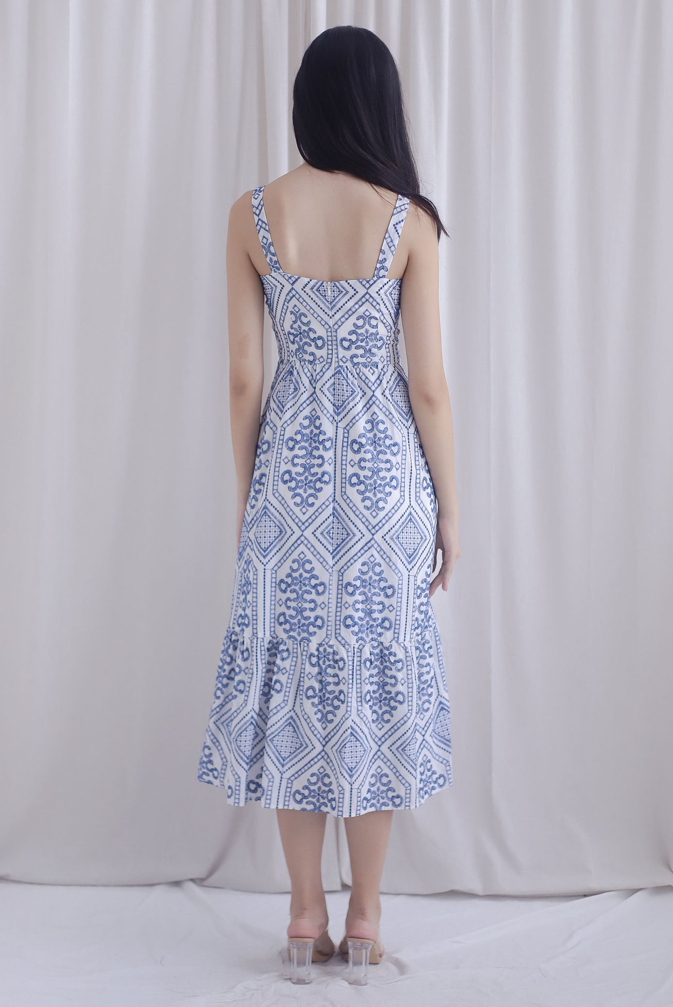 Gwen Empire Tie Front Embro Maxi Dress In White/Blue