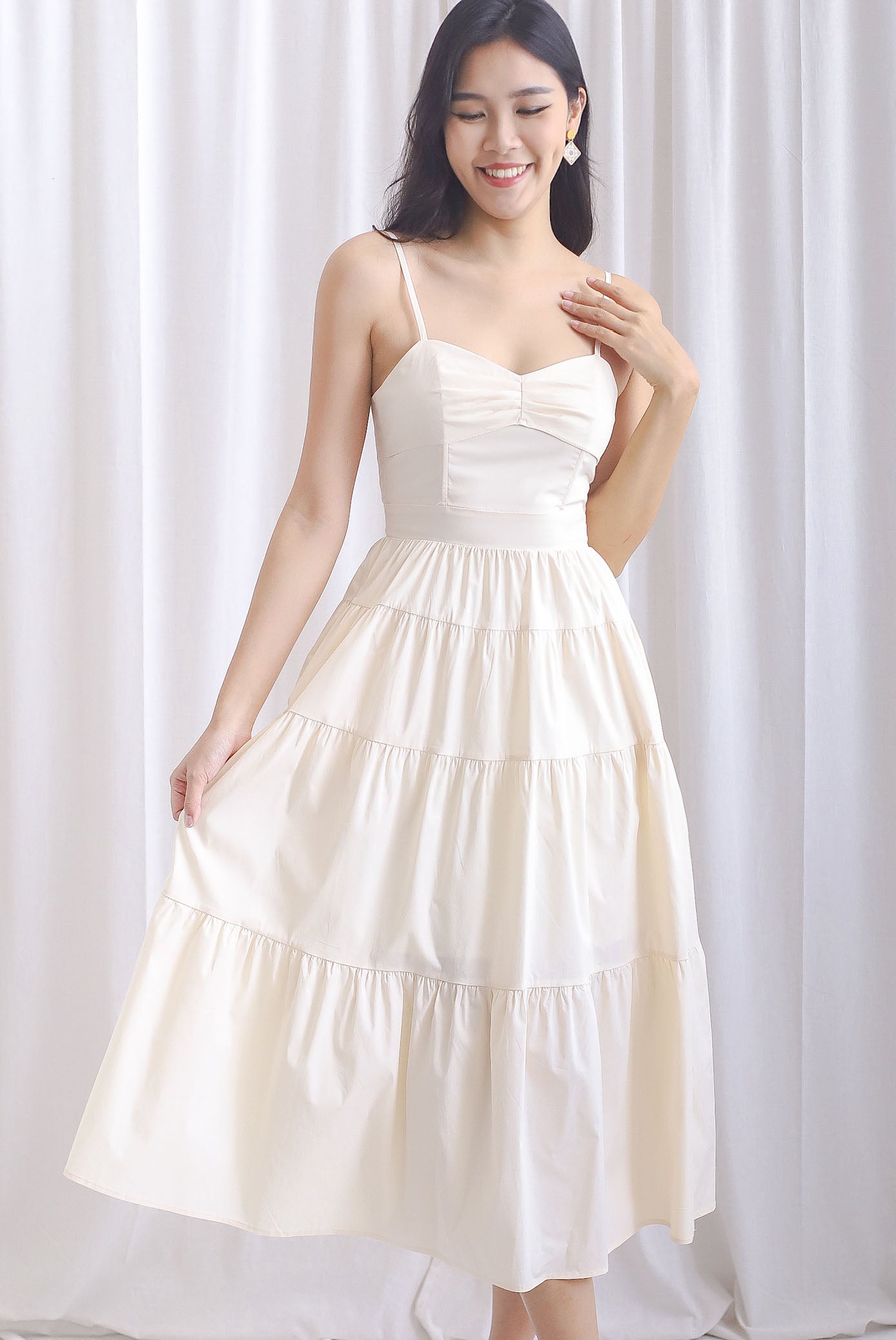 Gwendolyn Spag Tiered Maxi Dress In Cream
