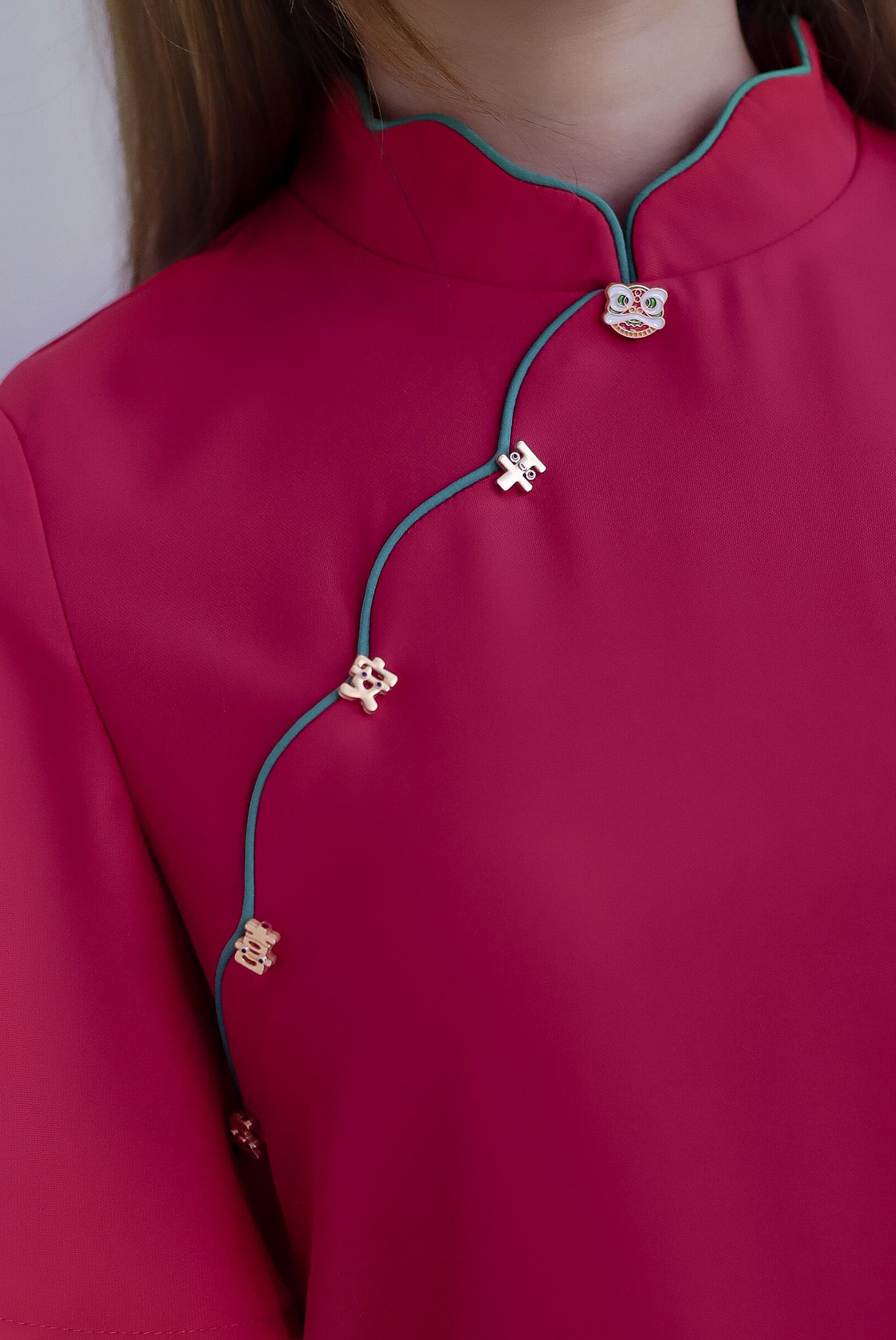 Harmony Buttons Flutter Sleeves Cheong Sam Dress In Magenta