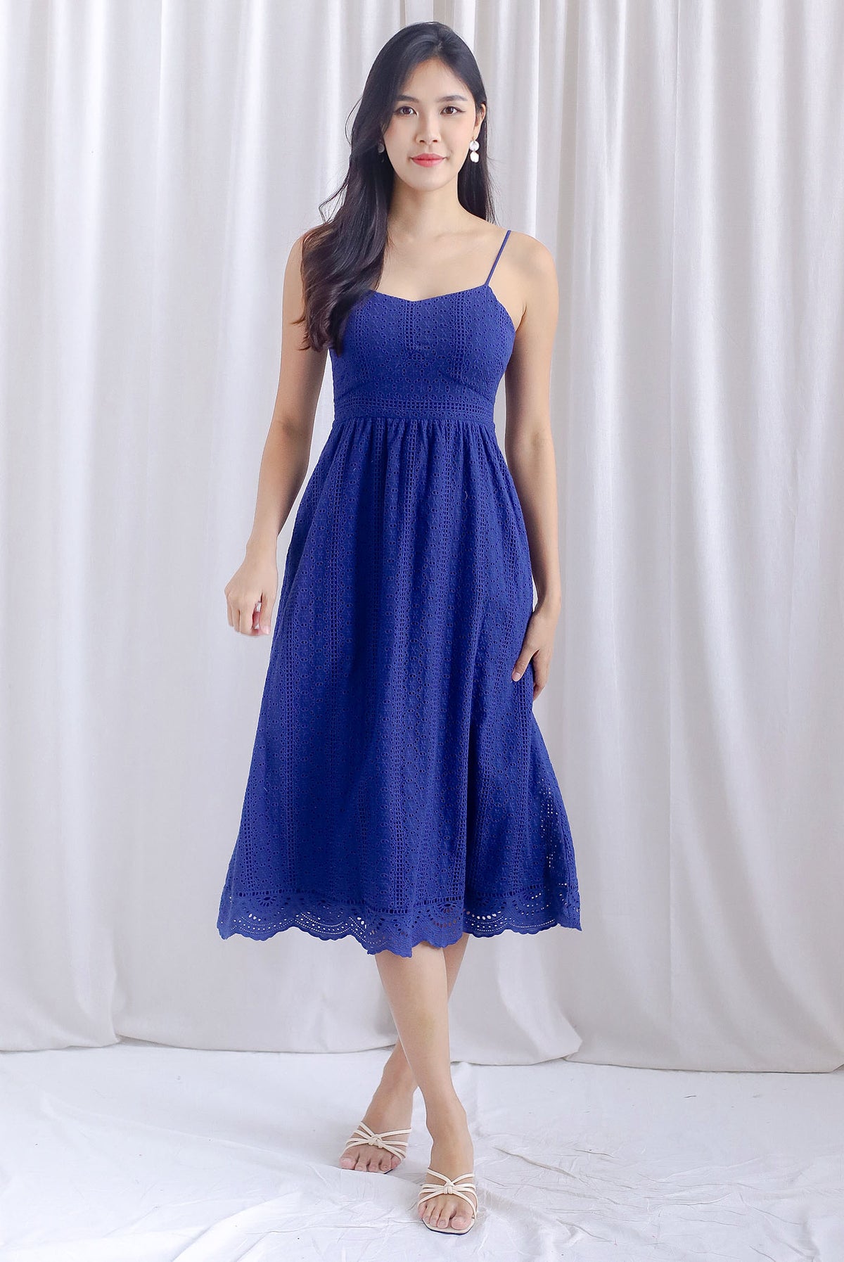 Jasmine Eyelet Spag Midi Dress In Navy Blue