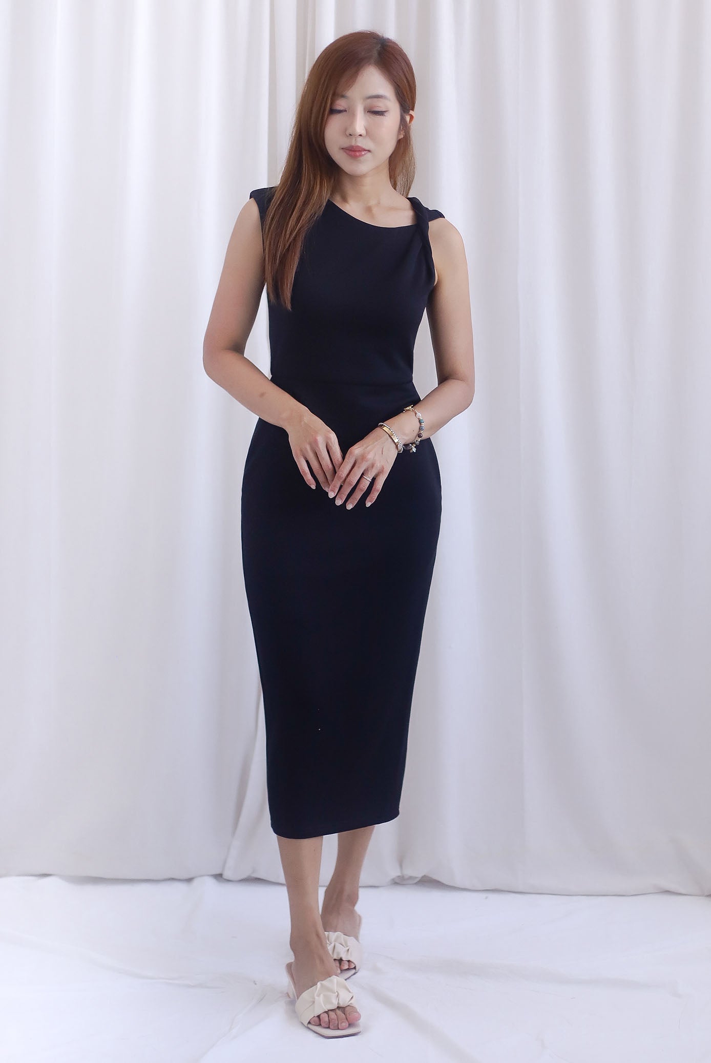 Jean Twisted Shoulder Pencil Midi Dress In Black