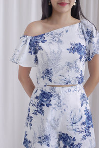 Larisa Porcelain Rose Puffy Sleeve Toga Top In Blue