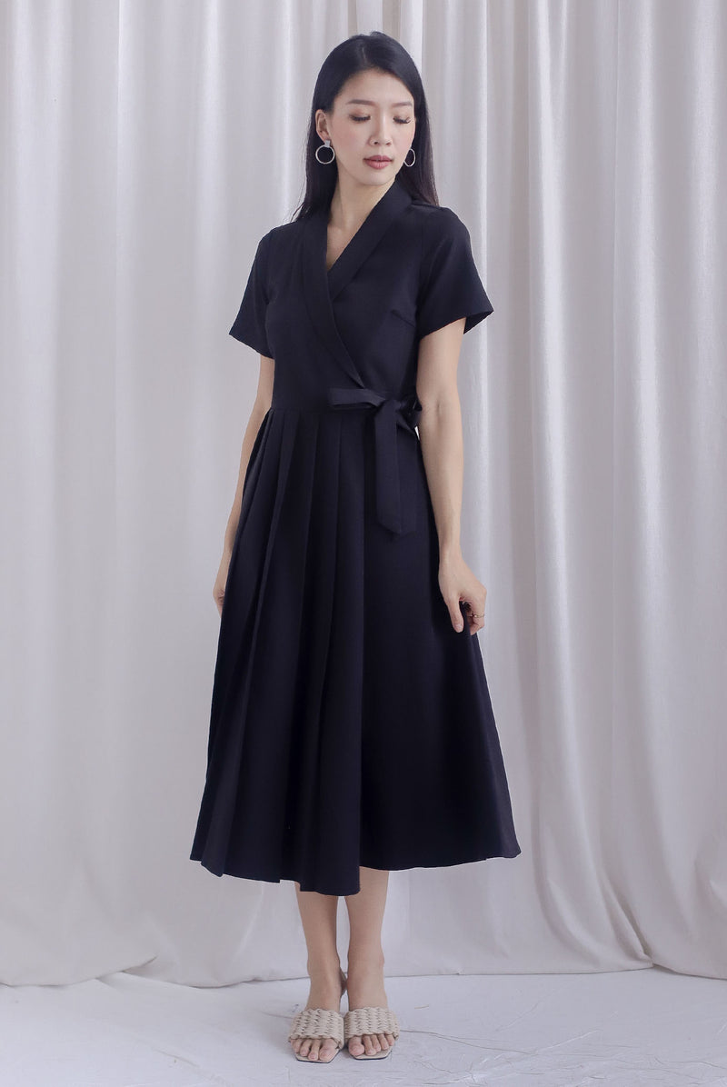 Lavenia Lape Collar Wrap Dress In Black