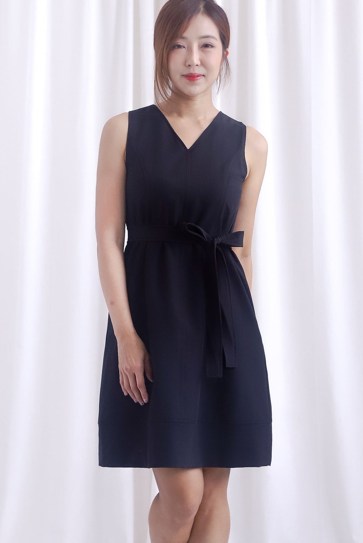 Leonor V Neck Seam Sash Dress In Black