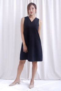 Leonor V Neck Seam Sash Dress In Black