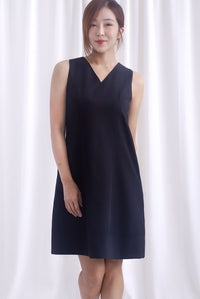 Leonor V Neck Seam Sash Dress In Black