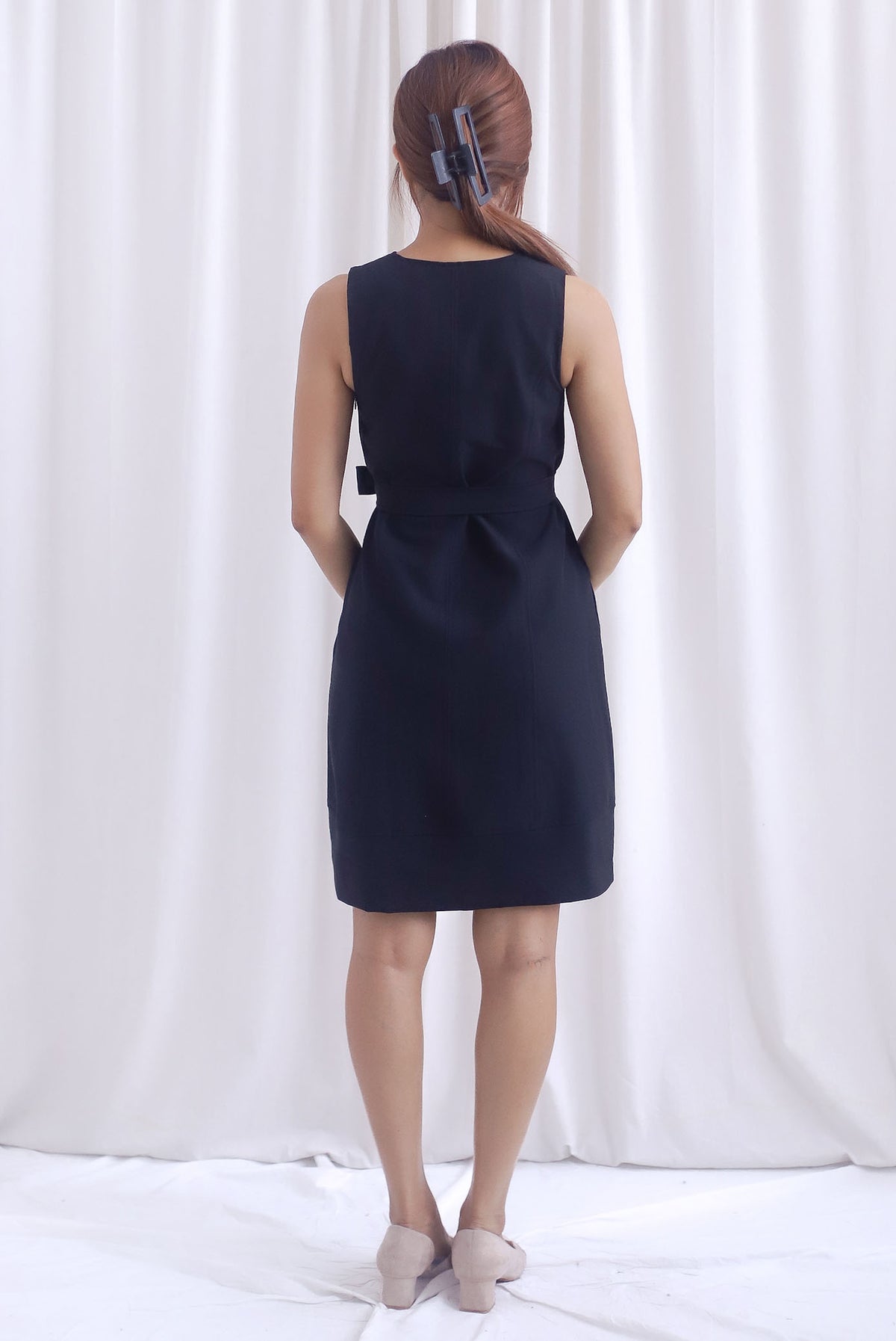 Leonor V Neck Seam Sash Dress In Black