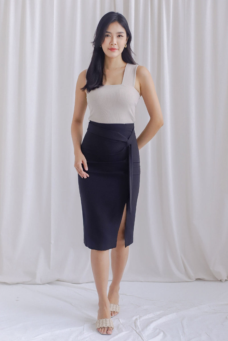 Luna Ruched Slit Pencil Skirt In Black