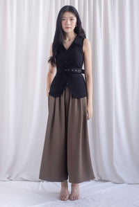 Margaux Collar Front Zip Top In Black