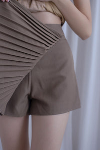 Mich Neatly Pleated Skorts In Camel
