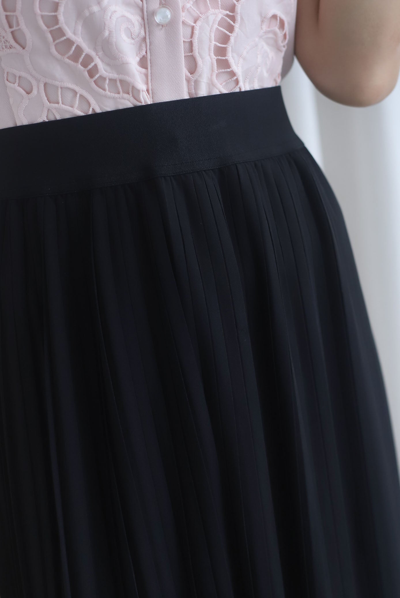 Mills Pleated Maxi Skirt In Black