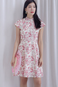 Mio Porcelain Oriental Collar Zip Waist Dress In Pink