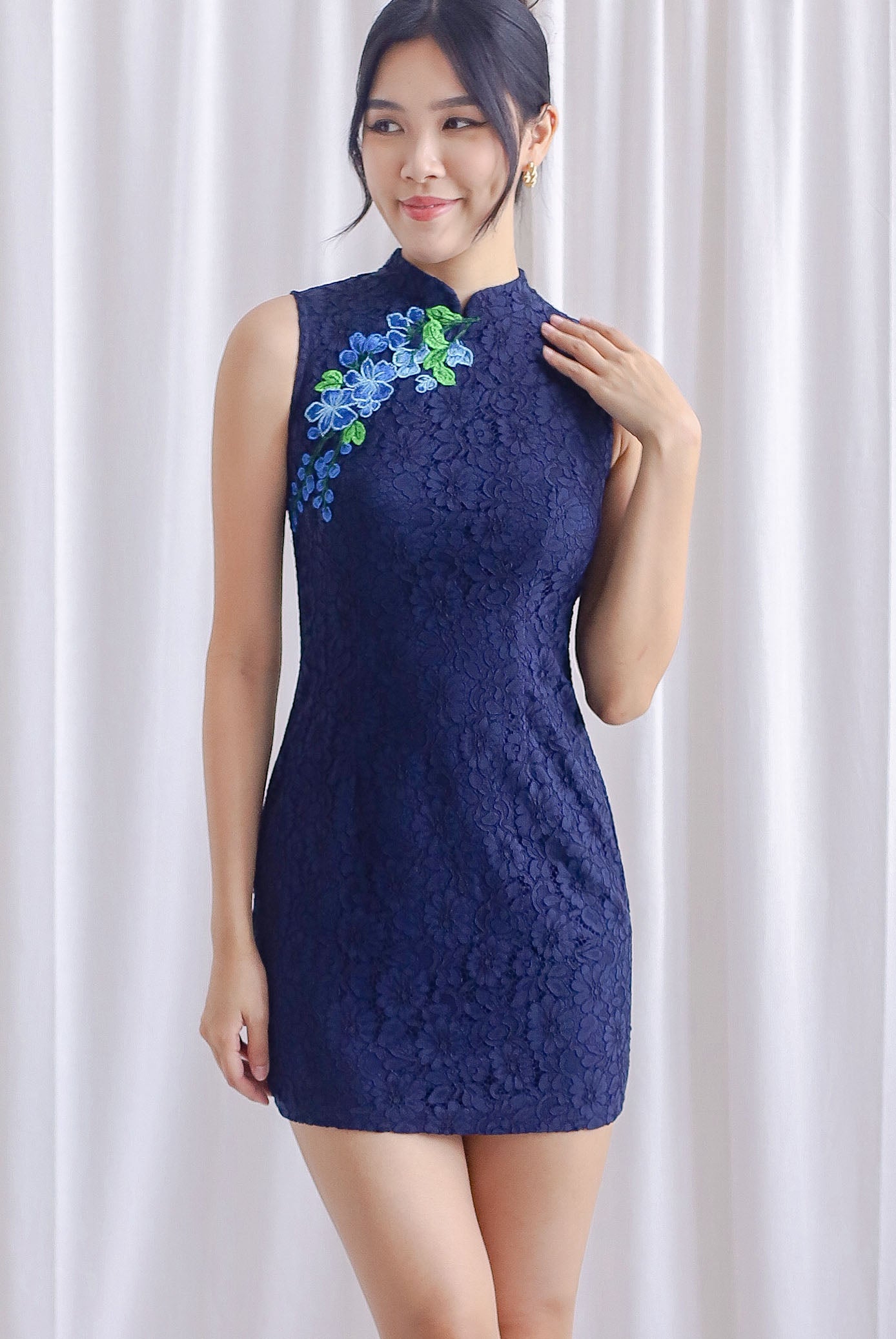 Omie Embro Floral Lace Cheongsam Dress In Navy Blue – The Design Closets