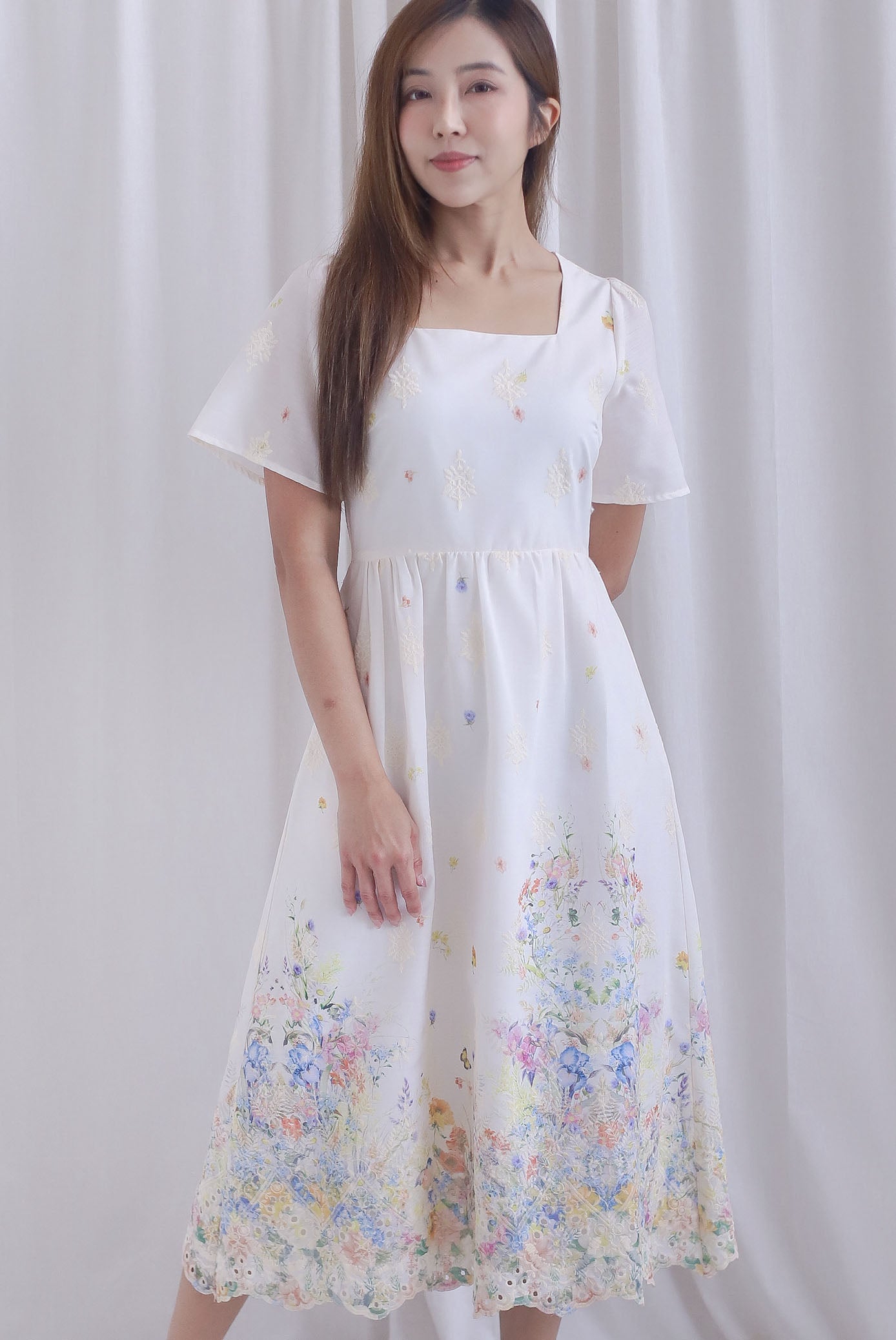 Palais Embro Sleeved Square Neckline Midi Dress In Colourful Prints