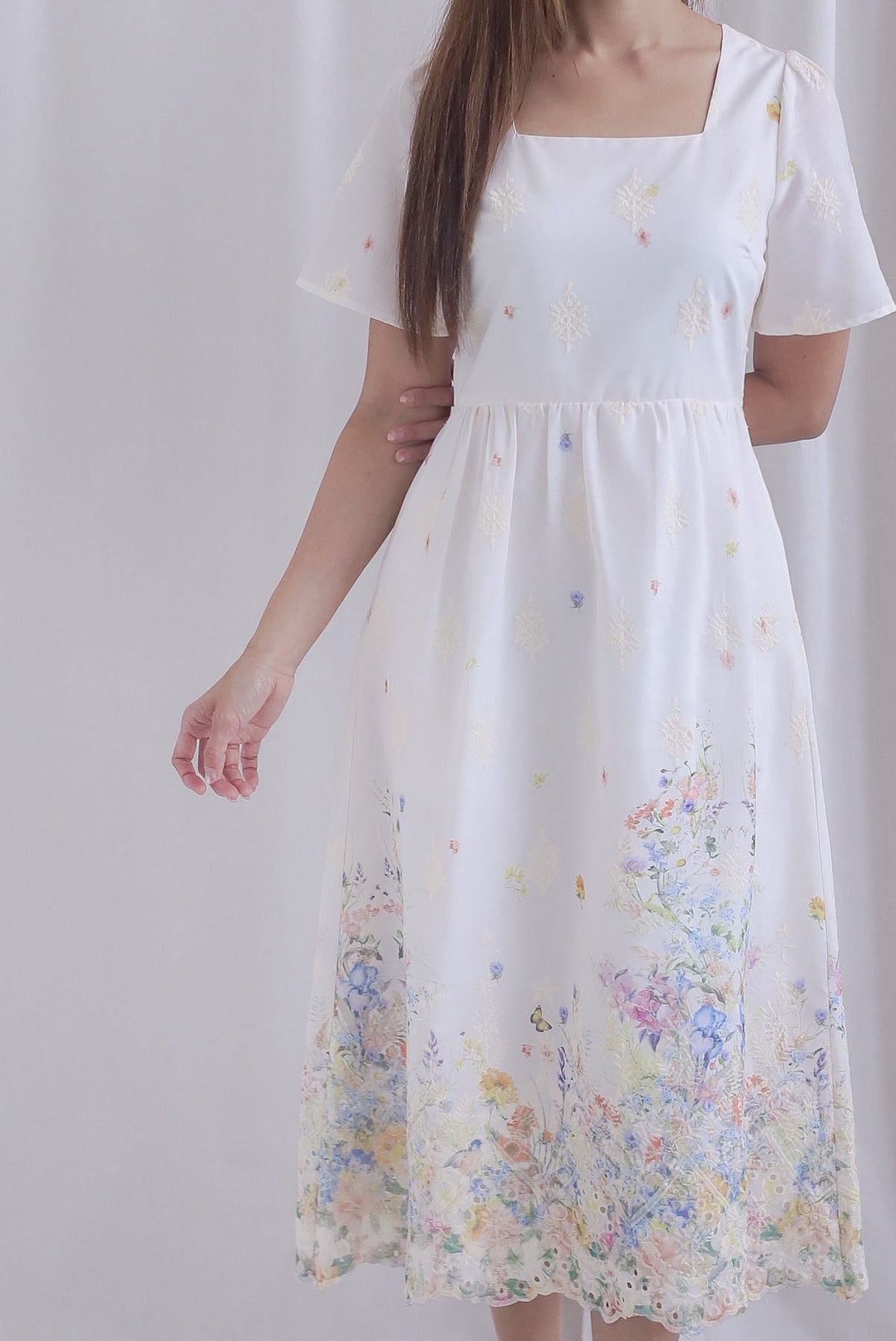 Palais Embro Sleeved Square Neckline Midi Dress In Colourful Prints