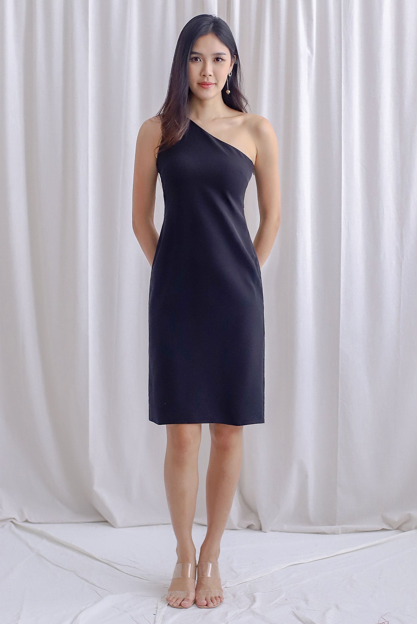 Reverie Padded Twist Back Toga Dress In Black The Design Closets Reverie Padded Twist Back Toga Dress In Black The Design Closets
