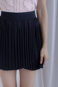 Rory Pleated Overlap Skort In Black