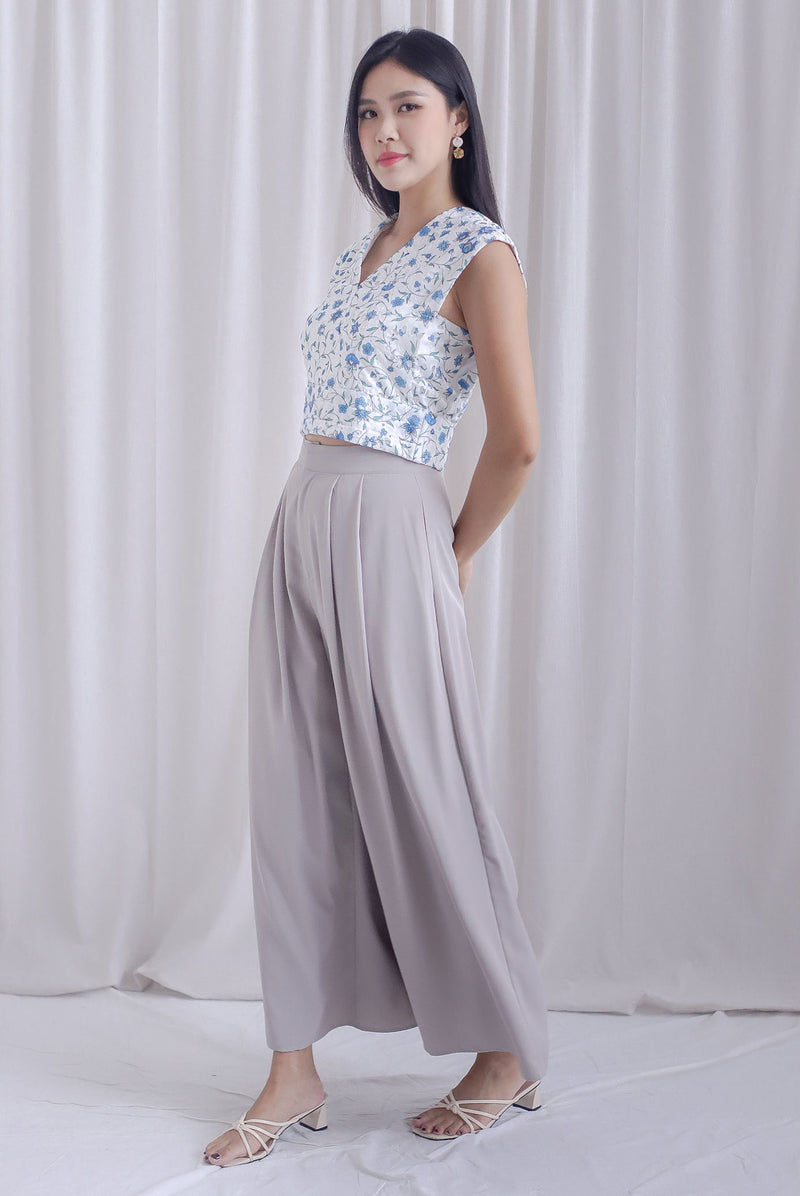 Sabel Floral Eyelet Top In White/Blue