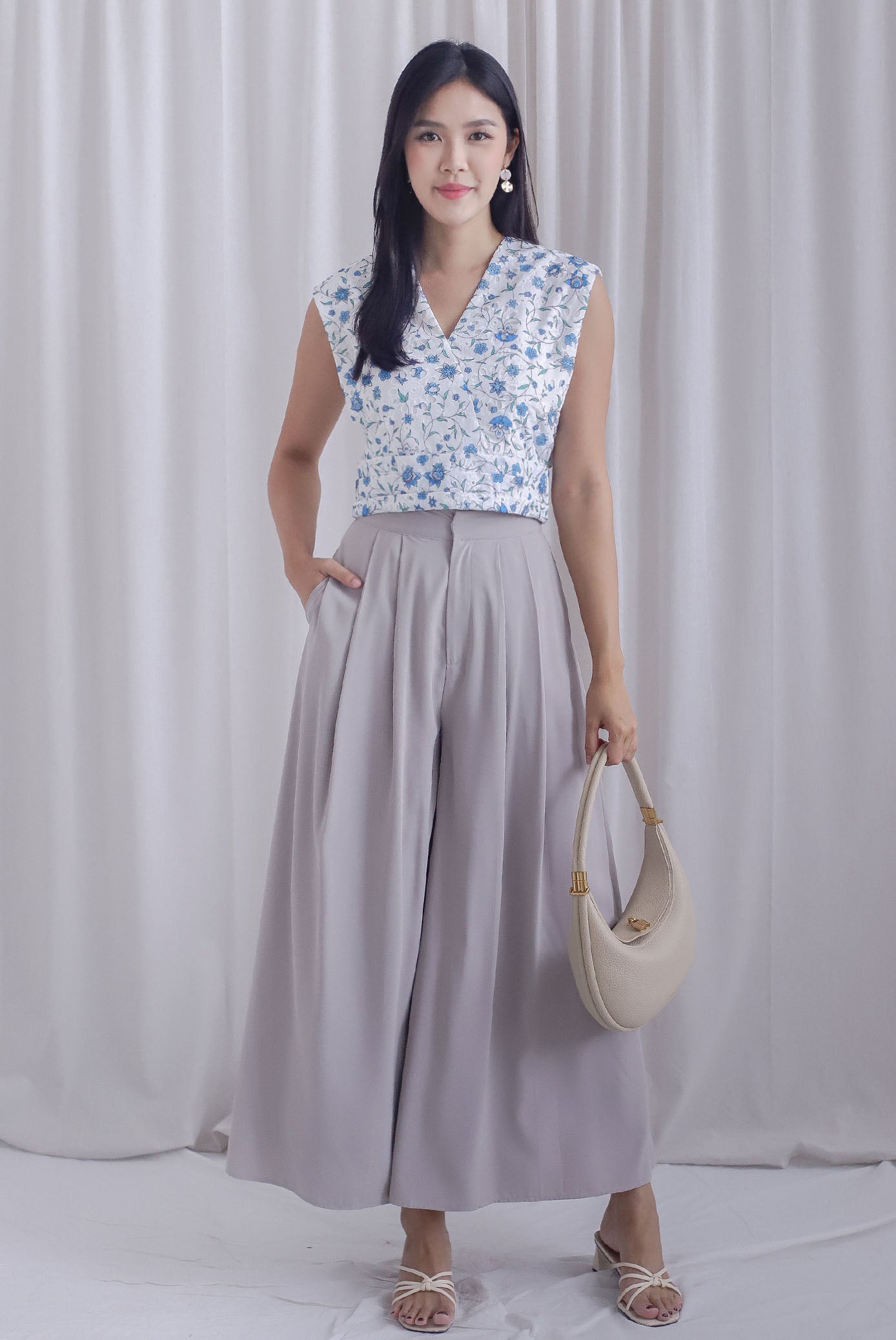 Sabel Floral Eyelet Top In White/Blue