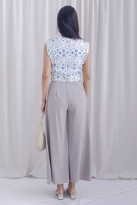 Sabel Floral Eyelet Top In White/Blue