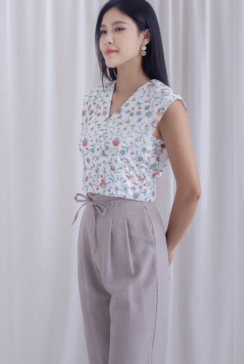 Sabel Floral Eyelet Top In White Festive