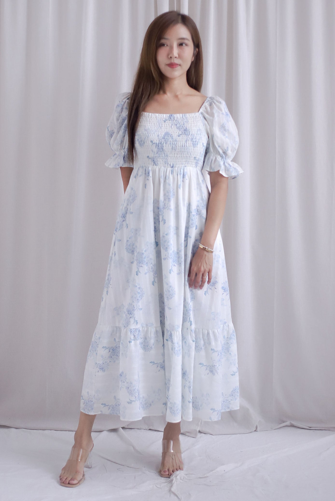 Spring Muse Puffy Sleeve Smocked Dress In Blue