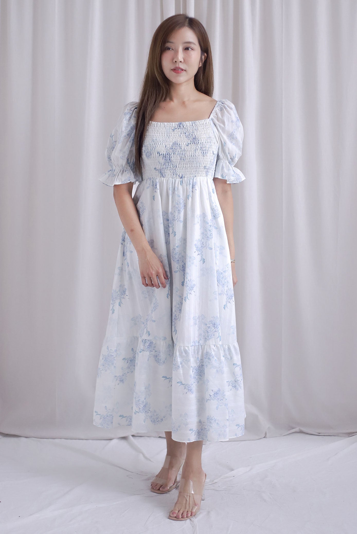 Spring Muse Puffy Sleeve Smocked Dress In Blue