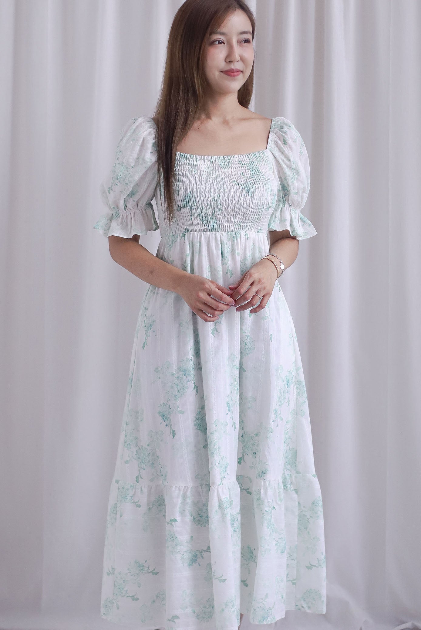 Spring Muse Puffy Sleeve Smocked Dress In Green