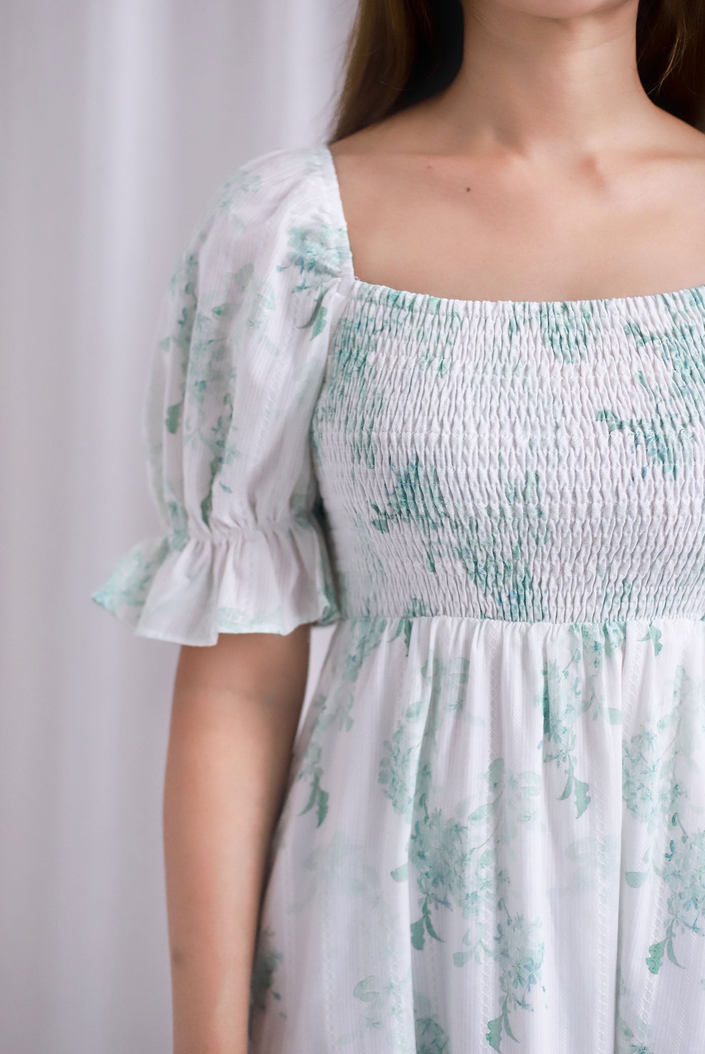 Spring Muse Puffy Sleeve Smocked Dress In Green