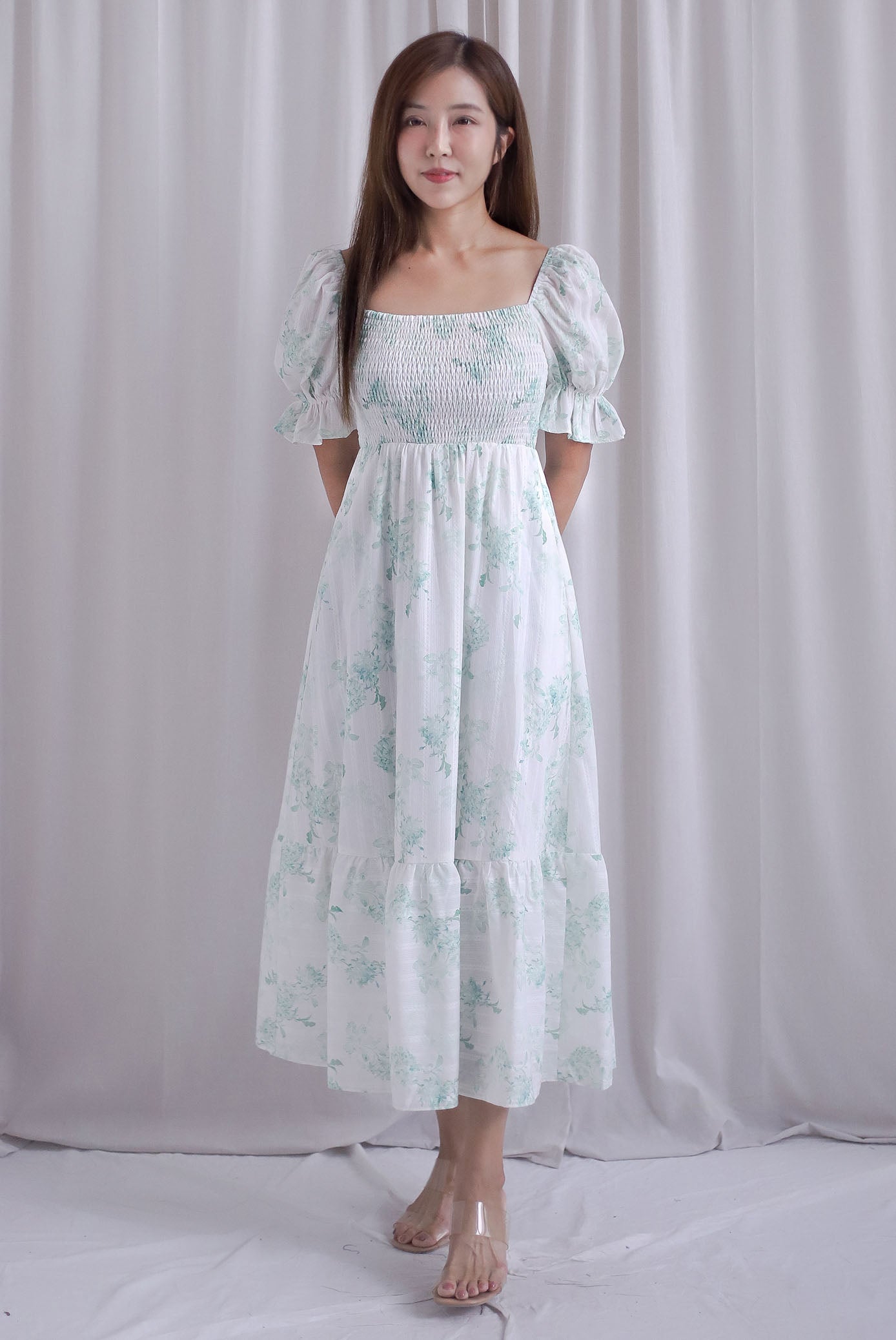 Spring Muse Puffy Sleeve Smocked Dress In Green