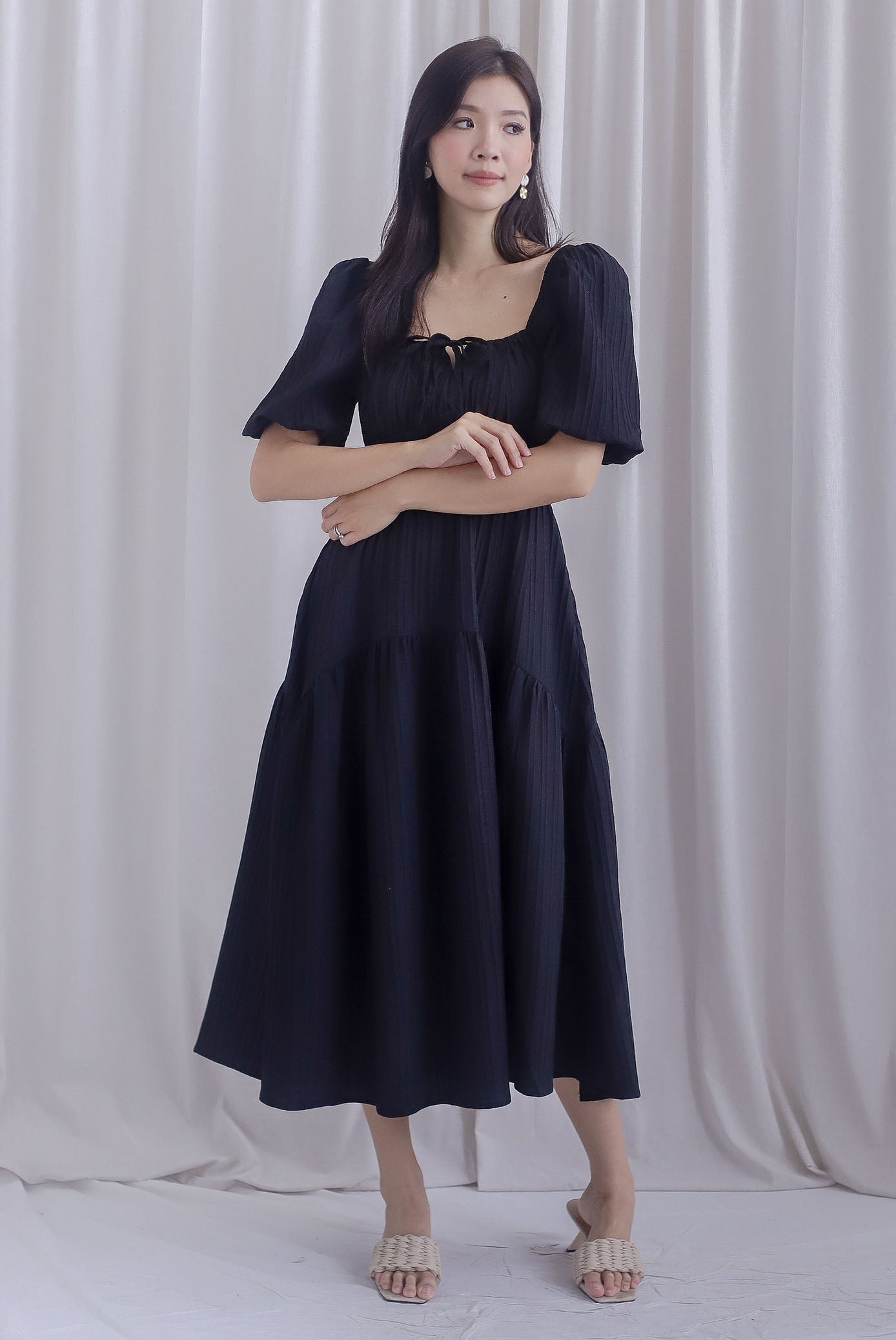 TDC Christelle Textured Curve Hem Maxi Dress In Black - Size XS TDC Christelle Textured Curve Hem Maxi Dress In Black - Size XS