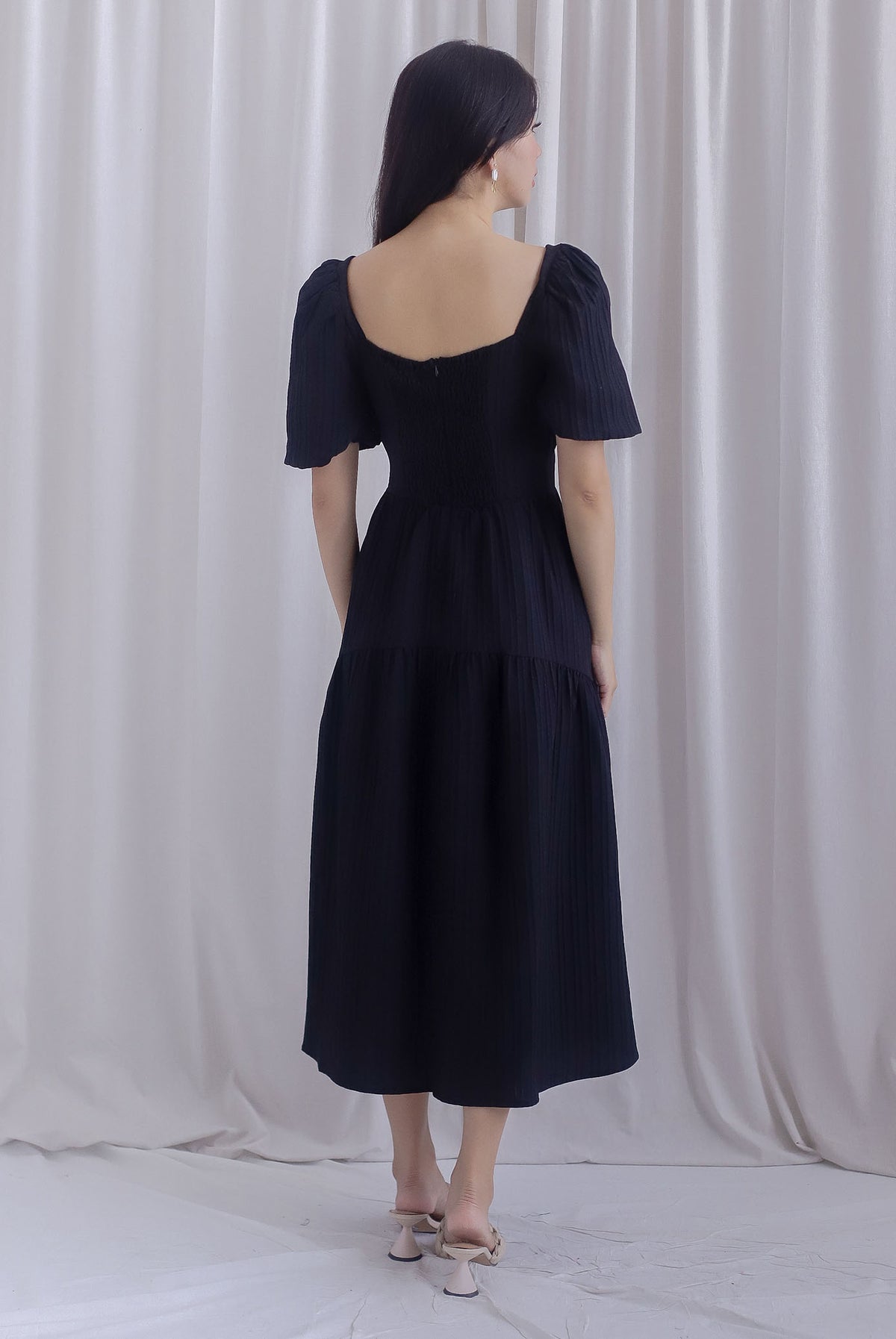 Texture Dess Design TDC Christelle Textured Curve Hem Maxi Dress In Black – The Design Closets