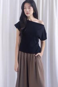 Vega Ribbed Wide Neck Top In Black