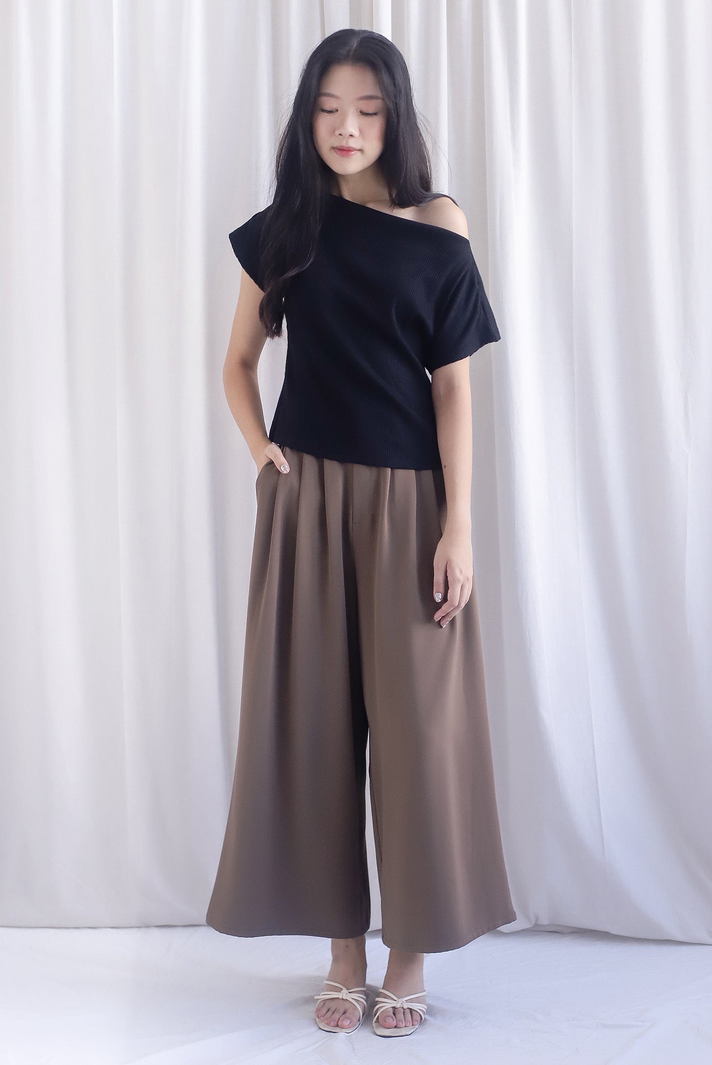 Vega Ribbed Wide Neck Top In Black