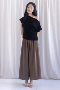 Vega Ribbed Wide Neck Top In Black