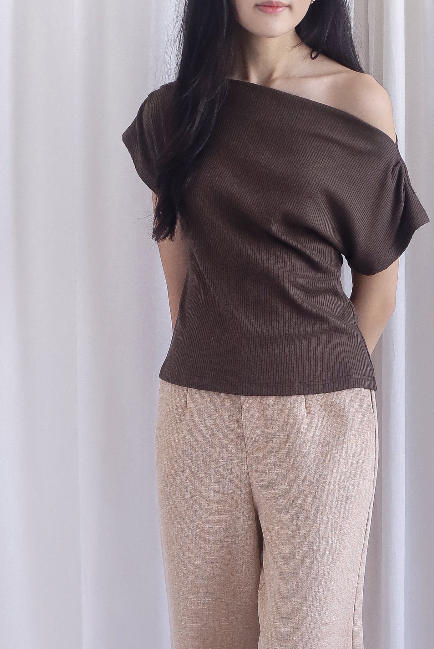 Vega Ribbed Wide Neck Top In Mocha