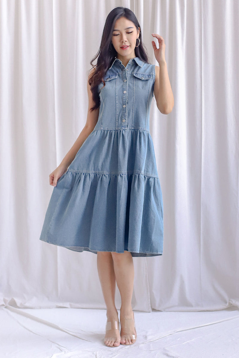 Willow Denim Tiered Dress In Light Wash