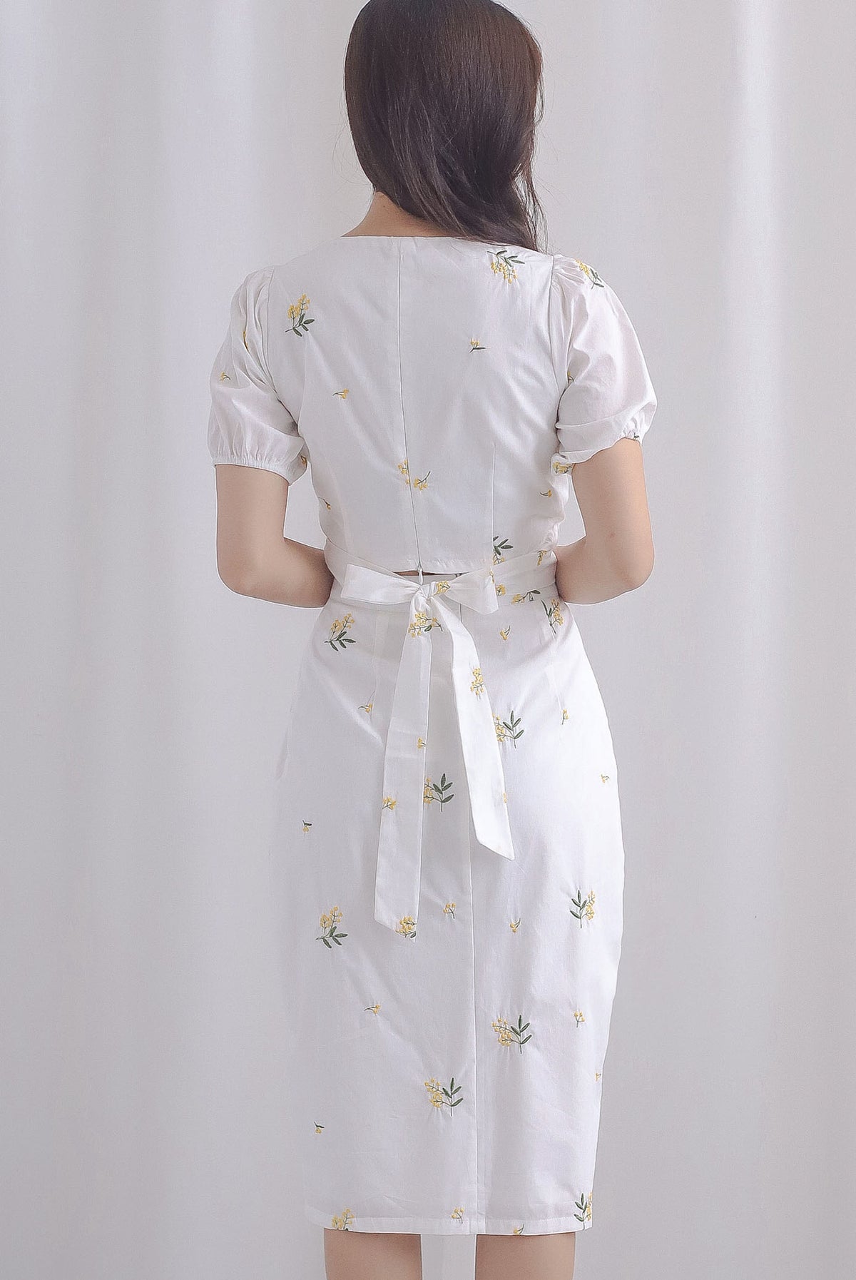Belle Embro Crop Tie Up Top In White