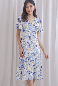 Blair Floral Flutter Sleeve Button Dress In White/Blue