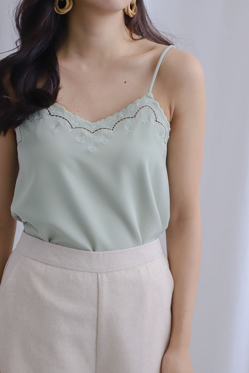 Cabell Embroidery Scallop Sprag Top In Sage