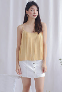 Colie Two Ways Pleated Top In Yellow